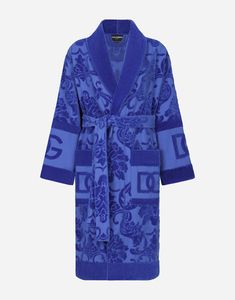 Made of terry cotton, the robe alternates shaved fabric with trimmed and loop finishes to create a delicate floral damask placement pattern featuring the logo. Thanks to this curated design, the bath robe acquires a sumptuous appeal as well as excellent absorption capabilities. Sizes: XS - S - M - L - XL - XXL Coordinated belt Made in Italy Cotton Bathrobe, Gown Blue, Dolce And Gabbana Blue, Brand Icon, Floral Damask, Cotton Sleepwear, Curated Design, Pool Accessories, Dolce E Gabbana