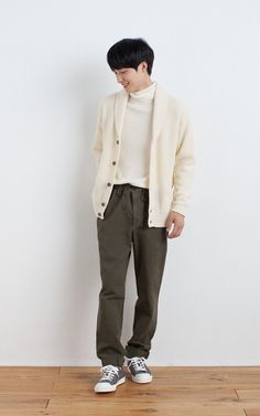 Cardigan And Turtleneck Outfit Men, Japan Outfit Autumn Men, Turtleneck Outfit Men Korean, Winter Japan Fashion, Korean Autumn Outfit Men, Japanese Outfits Men, Men Layering Outfits, Korean Men Clothes, Layering Outfits Men