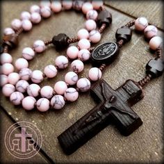 Rosary Ideas, Rose Rosary, Combat Rosary, Beautiful Rosaries, Confirmation Ideas, Mini Rosaries, Real Diamond Necklace