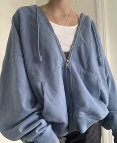 Cute Clothes Oversized, How To Style Oversized Jackets, Large Hoodie Outfit Aesthetic, Outfit Inspirations Oversized, Summer Blue Outfit Aesthetic, Cozy Oversized Outfit, Light Blue Hoodie Aesthetic, Cute Oversized Jackets, Oversized Hoodie Styling