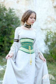 Medieval Renaissance Linen Corset Belt "Mistress of The Hills" on Etsy, $116.00 Medieval Clothes, Estilo Hippie, Medieval Costume, Corset Belt, Medieval Fashion, Linnet