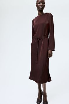 Calf-length dress in soft twill. Round neckline  decorative buttons on one shoulder  and long sleeves with a slit at cuffs. Concealed zipper at back  waist belt with metal rings  and a straight-cut hem with high slit at one side. Unlined. Active Swimwear, Twill Dress, Sportswear Trends, H&m Shoes, Calf Length Dress, Slip On Espadrilles, Blouse Jeans, Kids Outerwear, Decorative Buttons