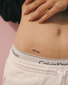 a woman's stomach with her hand on her hip and the words, don't time written on it