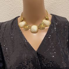 Light Weight Chic Cream Jewelry For Party, Chic White Jewelry For Formal Occasions, Chic White Metal Jewelry, Chic Cream Jewelry For Formal Occasions, Chic Cream Jewelry For Formal Events, Chic White Jewelry For Parties, Chic Cream Formal Jewelry, Chic White Metal Necklace, Cameo Choker Necklace