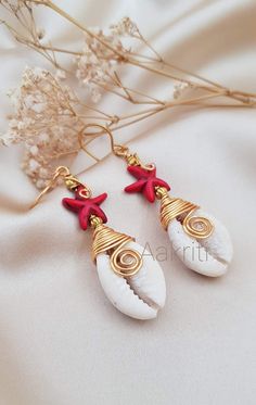 Beach Shell Earrings Made Of Cowrie, Unique Handmade Shell Earrings, Summer Shell-shaped Earrings With Ear Wire, Beach-style Cowrie Shell Earrings, Handmade Shell-shaped Beachy Earrings, Jewelry Packaging Design, African Inspired Jewelry, Diy Wire Earrings