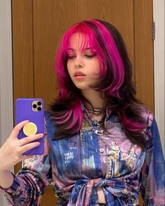 Hair Color Alternative, Hair Color Ideas Streaks, Crazy Hair Dye Ideas For Short Hair, Short Hot Pink Hair, Hot Pink Hair Ideas, Alternative Hair Dye Ideas, Hot Pink Hair Streaks, Punk Hair Color Ideas, Cool Dyed Hair Ideas Short