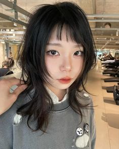 Japanese Hairstyle Bangs, Wolf Cut For Square Face, Hime Haircut No Bangs, Short Hush Cut With Bangs, Hime Wolf Cut, Hime Haircut Short, Short Hime Haircut, Short Hime Cut, Hush Cut Short