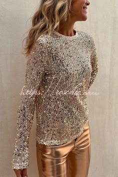 Sequin Holiday Outfit, Denim And Diamonds, Sequin Sleeve, Boho Style Outfits, Cat Enclosure, Ladies Clothes, Holiday Wear, Holiday Outfit, Styling Inspiration