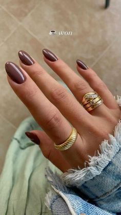 Gel Autumn Nails Fall, Nail Inspo 2023 Autumn, Oval Nails Dark Colors, Simple Fall Nails Oval Shape, Casual Fall Sunday Outfit, Fall Nails 2023 Round, Fall/winter Nails Almond, Gel Nails Autumn 2023, Fall 2023 Nails Almond