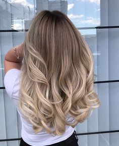 Natural Blonde Hair Root Melt, Blonde Hair Ideas For Winter, Light Brown Hair With Blonde Balayage, Hair Color Ideas For Blondes Winter, Cool Toned Blonde Balayage, Blondette Hair, Blonde Hairlights, Winter Blonde Hair Balayage, Balayage Dark