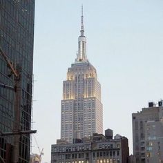 the empire building is lit up at night