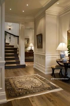 London Style House, Victorian Modern Interior, Victorian Modern House, Modern Victorian Homes Interior Ideas, Classic Modern House Interior, Modern Classical House, Victorian Decorating Ideas, Modern Victorian Homes Interior, Cozy Foyer