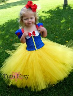 Disney Tutu Costumes, Diy Snow White Costume, Tulle Dress Diy, Snow White Tutu, White Tutu Dress, Disney Tutu, Snow White Hair