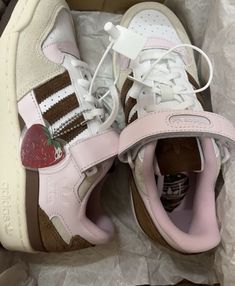 Dr Shoes, Pretty Shoes Sneakers, Image Swag, Shoe Wishlist, Pink And Brown, Girly Shoes, Shoe Inspo, Aesthetic Shoes, Swag Shoes