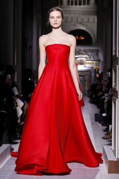 Valentino 2013 Valentino Paris, Indian Wedding Gowns, Dreamy Gowns, Valentino Couture, Winter Dress Outfits, Haute Couture Dresses, Spring Couture, Couture Dress, Red Gowns