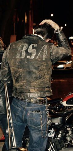 Biker Aesthetic, Fotografi Vintage, Vintage Biker, Jackets Men Fashion, Vintage Leather Jacket, Outdoor Jacket, Mens Winter Fashion, Biker Style, Looks Style