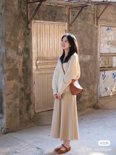 Midi Skirt Outfit Asian, Petite Japanese Fashion, Long Skirt Outfits Petite, Japanese Fashion Feminine, Korean Maxi Dress Outfit, Modest Tops Hijab, Chinese Modest Fashion, Modest Chinese Fashion, Japanese Work Outfit Women