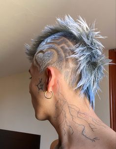 Grekas Bleached Hair With Dark Roots, Side Shave Design, Hair Color Bright, Hair Dark Roots, Short Bleached Hair, Vibrant Red Hair, Shaved Designs, Bold Hair Color