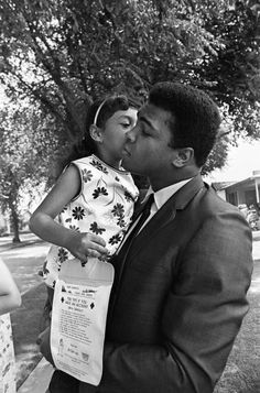 Mohamad Ali, Kiss On The Cheek, Float Like A Butterfly, Sports Personality, Muhammad Ali, Black American, A Kiss