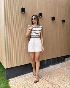 Look Shorts Branco, Looks Com Short, Elegant Fashion Outfits, Minimal Look, Minimal Outfit, Summer Outfit Inspiration, Neutral Outfit, Fashion Mistakes, Look Casual