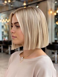 Bob Updo Hairstyles, Beige Blonde Hair, Blonde Bob Hairstyles, Oval Face Haircuts, Light Blonde Hair, Short Sassy Hair, Short Hair Balayage