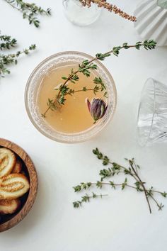 Clear Glass Bowl with Herbs and Tea Thyme Tea, Herbal Teas Recipes, Smoothie Detox, Types Of Tea, Tea Recipes, Simple Syrup, Herbal Tea, Herbal Remedies, Ayurveda