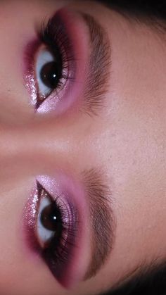 Pink Dress Eye Makeup Look, Pink Red Eye Makeup, Smokey Mauve Eye Makeup, Pink Eyeshadow Looks Brown Eyes, Stage Makeup Singer, Nicki Minaj Concert Makeup Looks, Glam Makeup Pink Eyeshadow, Jewel Tone Makeup Looks, Hot Pink Smokey Eye