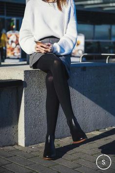 Black Chelsea Boots Outfit, Chelsea Boots Outfit, Chelsea Boots Style, Boating Outfit, Mode Casual, Jeans Leggings, Black Chelsea Boots, Chelsea Boot, Black Tights