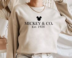 Mickey And Co Sweatshirt, Diy Disney Sweatshirts, Neutral Disney Outfits, Mother Daughter Shirts Ideas, Disney Jumper, Disney Winter, Disneyland Sweatshirt, Disney Attire, Mother Daughter Shirts