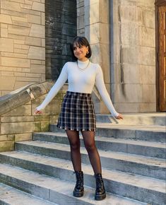 Wool Stockings Outfit, Midsize Plaid Skirt Outfit, Plaid Skirt And Loafers Outfit, Tartan Skirt Outfit Winter, Plaid Skort Outfit, Short Plaid Skirt Outfit, Plaid Skirt With Tights, Flannel Skirt Outfit