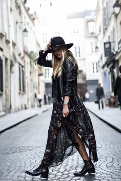 Winteroutfits Chic, Stil Rock, Bohemian Costume, Boho Winter Outfits, Boho Mode, Rock Dresses, Stil Boho, Winter Boho, Mode Boho