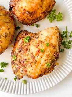 Air Fryer Boneless Skinless Chicken Thighs - Through The Fibro Fog Frying Chicken Thighs, Air Frying Chicken, Air Fryer Boneless Skinless Chicken, Antihistamine Diet, Airfry Recipes, Low Histamine Foods, Histamine Diet, Air Fryer Chicken Thighs, Fibro Fog