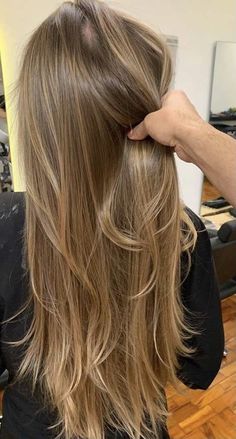 Haircut Selfie, Photo Hijab, Brown Hair Inspo, Brunette Hair With Highlights, Cute Hairstyle, Dirty Blonde Hair, Honey Blonde Hair, Brown Hair Balayage, Dark Blonde Hair