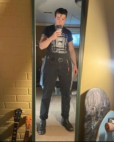 Lesbian Punk Fashion, Masc Lesbian Pride Outfits, Masculine Plus Size Fashion, Queer Western Fashion, Punk Transmasc, Butch Summer Outfits, Fat Butch Fashion, Masc Lesbian Outfits Plus Size, Butch Lesbian Haircut