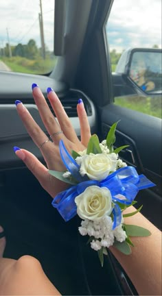 Pretty Prom Corsages, Royal Blue Hoco Corsage, Blue Homecoming Flowers, Prom Flowers For Blue Dress, Prom Corsage Royal Blue, Prom Corsage Ideas Blue, Royal Blue Prom Accessories, Blue Corsage Homecoming, Corsage With Blue Dress