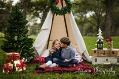 Christmas Photoshoot Kids, Christmas Tree Farm Photos, Christmas Family Photoshoot, Christmas Photo Props, Xmas Pictures