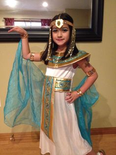 Cleopatra Halloween Costume Diy, Cleopatra Halloween Costume, Fancy Dress Costumes Kids, Cleopatra Halloween, Fancy Dress Competition, Purim Costumes, Kids Fashion Show, Dress Up Day