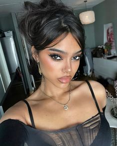 Makeup For A Black Outfit, Black Liner Makeup Looks, Makeup Inspo Black, Hot Make Up Looks, Makeup Ideas For Black Outfit, Flicked Out Hairstyles, Black Outfit Makeup, Makeup Looks Baddie, Makeup Ideas Baddie