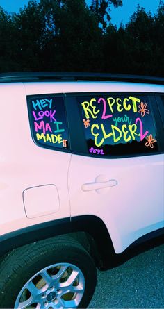 Funny Senior Car Decorating Ideas, Senior Year Car Paint 2024, Senior Car Ideas 2024, Senior Car Chalk Ideas