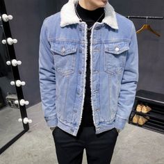 Die Antonios Ben Denim Jacket ist so konzipiert, dass sie Sie die ganze Saison über warm und gemütlich vor den Elementen schützt. Diese Herrenjacke aus weicher Wolle mit einem mit Kunstfell gefütterten Kragen ist die perfekte Ergänzung für Ihre Wintergarderobe. Wir haben mehrere Größen angegeben, damit Ihre Bestellung garantiert bequem passt.

 


Vorteile:Komfort & Atmungsaktivität

Stil: Lässig / Elegant

Geschlecht:Männer
Saison: Alle Jahreszeiten

Material: Wolle & Baumwolle





Bitte über Vintage Jacket Men, Light Blue Jean Jacket, Fleece Denim Jacket, Casual Denim Jacket, Denim Jacket Winter, Jean Jacket Men, Lined Denim Jacket, Winter Jeans, Blue Jean Jacket