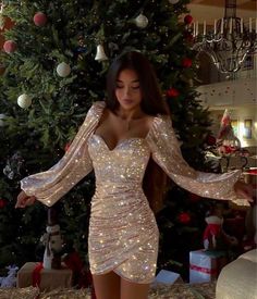 Champagne Sequin Dress, Hoco Dresses Green, Hoco Dresses Red, New Dance Video, Glamorous Look, Summer Wedding Outfits, Prom Dresses For Teens, Crop Top Dress, Prom Dresses Modest