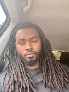 Locs Mens Locs, Man With Locs, Dreadlocks Ponytail, Locs Inspiration, Selfies Ideas, Dreads Hairstyles, Mens Dreads, Dread Styles, Beard Game