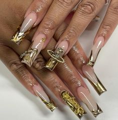 Gold Diamond Nails, Gold Chrome Nails Designs, Winter Nail 2023, Nails Ideas Winter, Long Things, Pink Christmas Nails, Gold Stiletto Nails, Christmas Nails Ideas, Nail Art For Short Nails