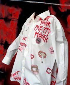 White shirt with design "shut your pretty mouth" hand painted texts -printed mouths all over the shirt -size XL on pictures (more sizes available) -sarcastry label Mouth Shirt, Your Pretty, Patches Fashion, White Shirt, Favorite Outfit, Texts, Gender Neutral, Fashion Inspo, Bathing Beauties