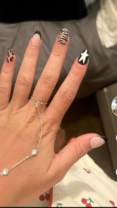 Nail Inspo For Nyc, Almond Nails Designs Black And Gold, November Nail Inspo 2024, Nail Inspo Animal Print, Nail Ideas Boujee, Simple 2024 Nails, Simple One Nail Design, Easy Cheetah Nails, Nail Inspo With Black