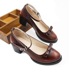 More Shoes,Please click: https://www.etsy.com/shop/mosshe Elegant but yet casual leather shoes, 100% genuine leather. THIS SHOES IS REALLY VALUABLE FOR YOU! We use the finest leather and the most comfortable shoe shape to make them super comfortable for everyday wear. All of our shoes are handmade, created with careful attention to comfort, detail and style. FEATURES: 【Color】: It also can be customized to other various colors, if you want to custom colors,please contact us. 【Material】: *Upper ma 1970s Shoes, British College, Thick Heel Shoes, Short Leather Boots, Mid Heel Shoes, Casual Leather Shoes, Most Comfortable Shoes, College Style, Thick Heel