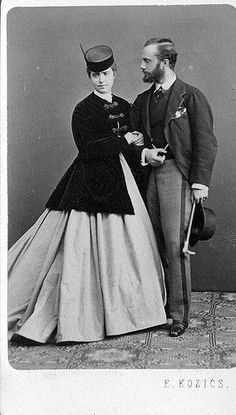 Womens Dresses from 1850's to 1880's. About 1/10 of the photo's from a disc I bought at a Civil War Re-enactment 1860 Fashion, Victorian Couple, Simply Fashion, Victorian Photos, 19th Century Fashion, Victorian Clothing, Victorian Women