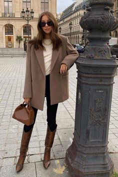 40+ Stylish Brown Blazer Outfits [2023]: What To Wear With A Brown Blazer Street Mode, Fall Fashion Coats, Beige Blazer, Fall Outfit Ideas, Looks Street Style, Mode Inspo, Casual Winter Outfits, Cooler Weather, Autumn Outfit