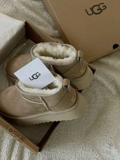 Ugg Classic Mini Platform, Cute Uggs, Ugg Ultra Mini, Ugg Mini, Ugg Classic Mini, Louis Vuitton Sandals, Ugg Classic