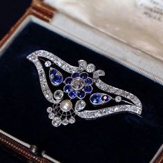 At @rosahouse. Platinum sapphire diamond brooch. Ornate Jewelry, Gemstone Brooch, Edwardian Jewelry, Gem Diamonds, Art Nouveau Jewelry, Diamond Brooch, Blue Gems, Latest Jewellery